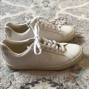 VEJA Esplar Leather Logo Sneakers